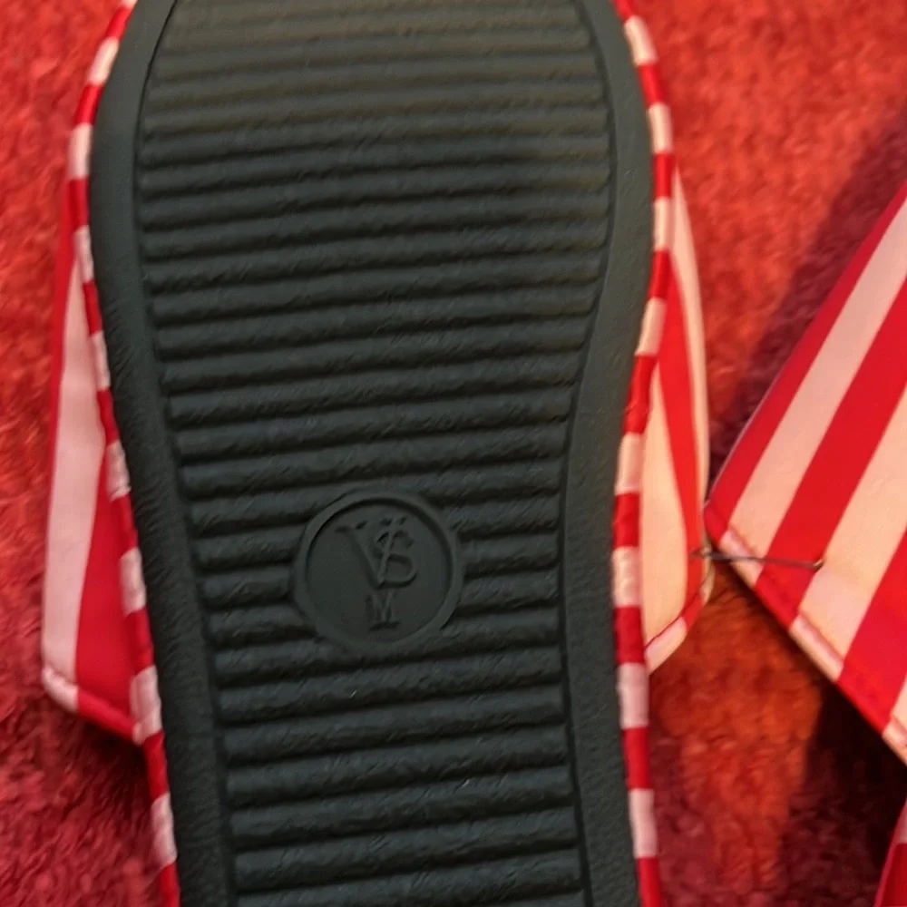 Slippers from Victorias Secret!! - Picture 2 of 2